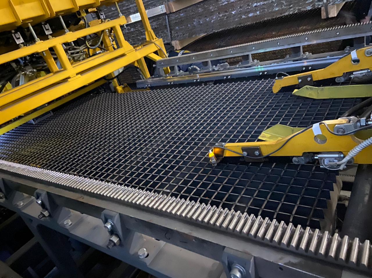 Противоскользящий настил: где он оправдан, а где не даёт эффекта и удорожает решение